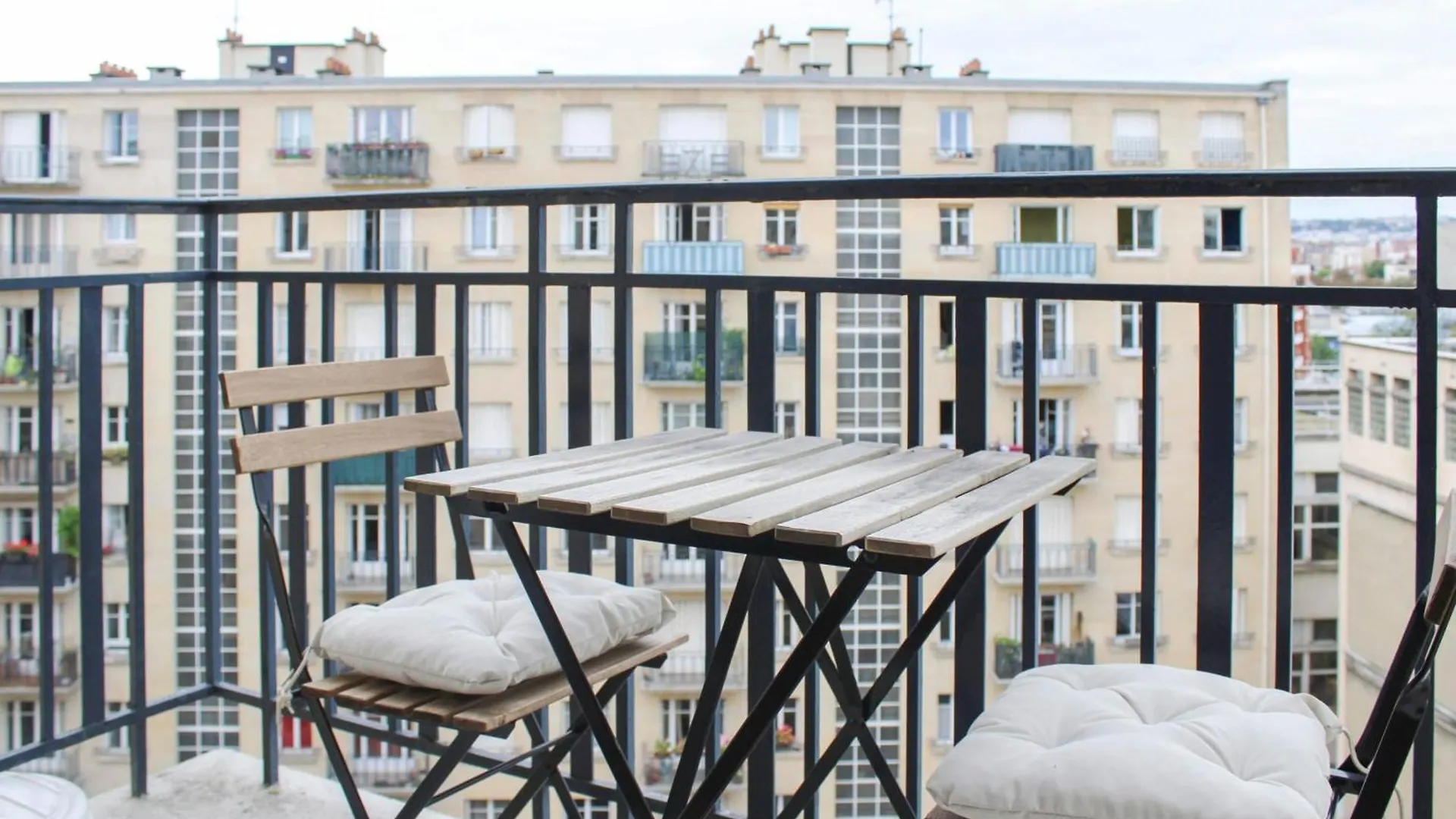 Flat With Breathtaking Views - Close Stadiums location